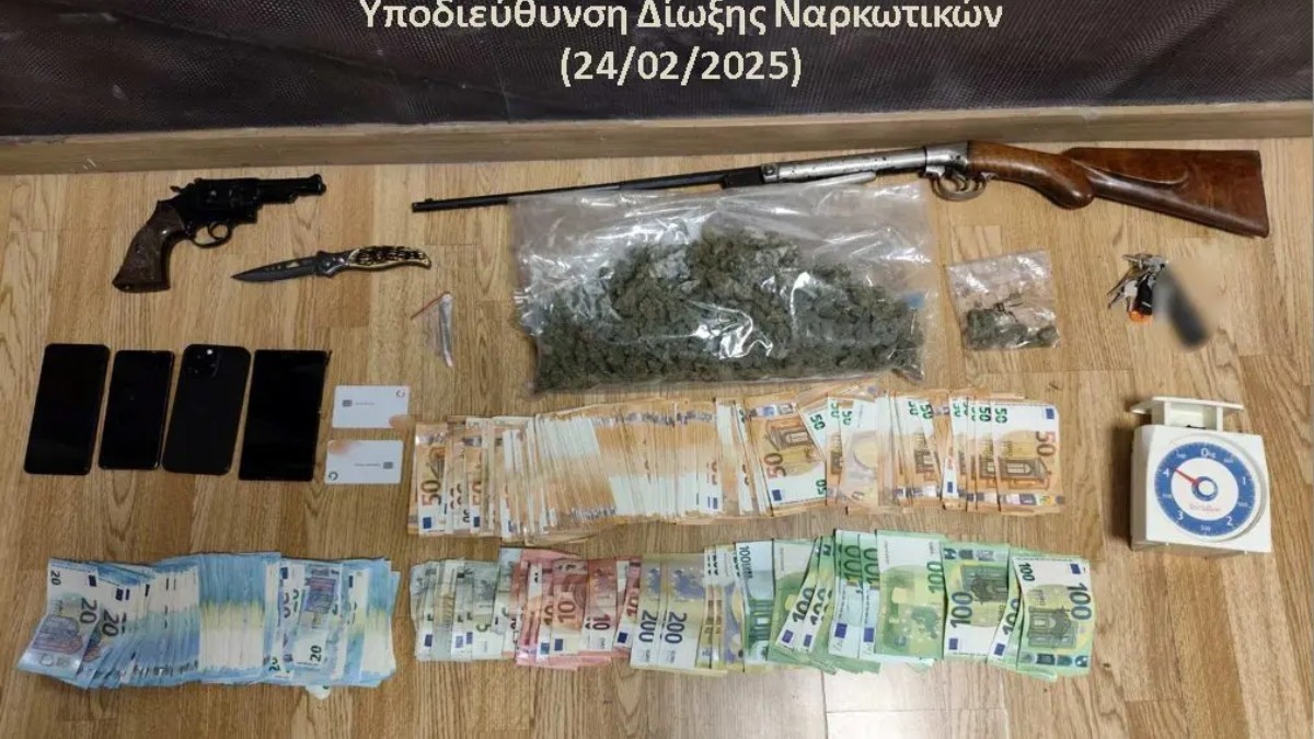 Χειροπέδες σε τρία άτομα που διακινούσαν ναρκωτικά σε περιοχές της Αττικής