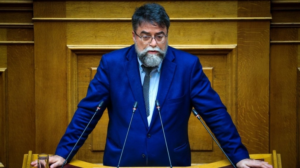 Β. Οικονόμου: “Αυξήθηκαν τα αεροπορικά δρομολόγια από τη Σαντορίνη – Λογικές οι τιμές για την εποχή”