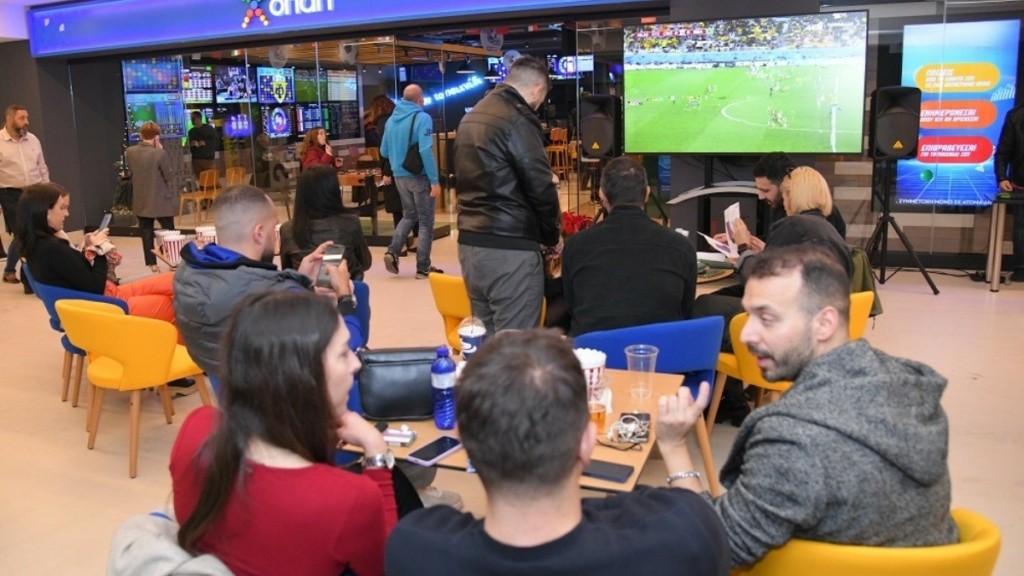 Η καλύτερη θέση για τα ποδοσφαιρικά ντέρμπι βρίσκεται σε ένα κατάστημα ΟΠΑΠ 