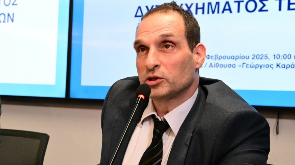 Αποστάσεις από τον πρόεδρο του ΕΟΔΑΣΑΑΜ παίρνει η κυβέρνηση – Τι είπαν Μαρινάκης, Χατζηδάκης