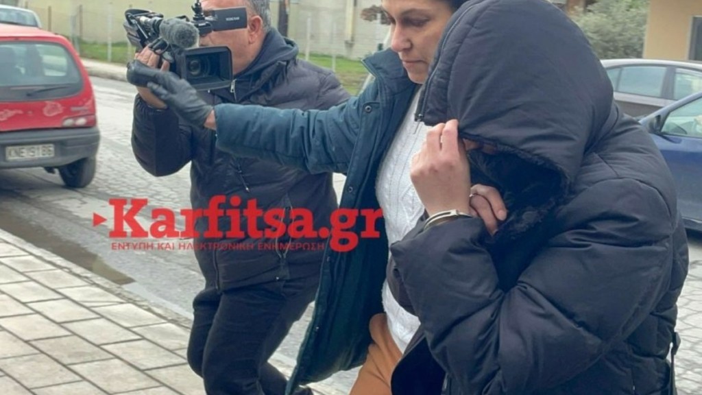 Πιερία: Στο δικαστήριο με σκυμμένο το κεφάλι η 34χρονη που σκότωσε τον σύντροφό της και τον έθαψε στην αυλή του σπιτιού τους