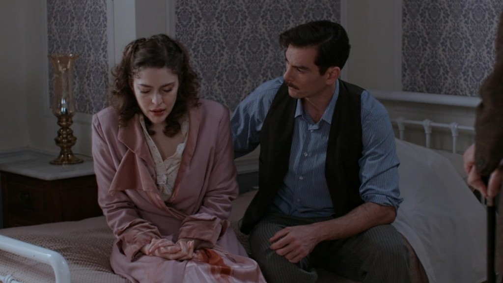 Grand Hotel – Τετάρτη (26/2): Ο ετοιμοθάνατος Ρήγας ρωτάει την Αλίκη αν είναι ο μοναδικός άντρας στη ζωή της