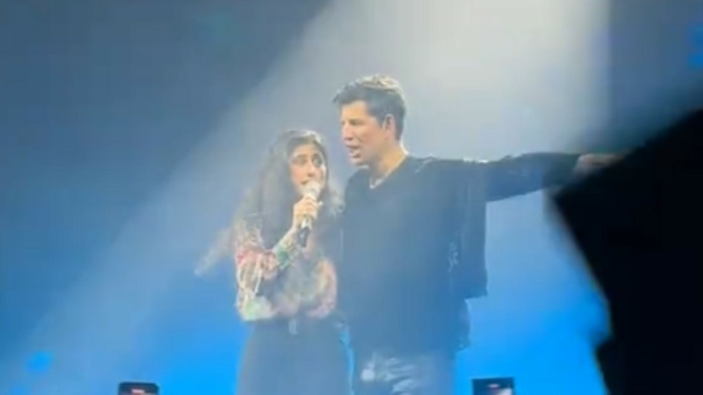 Η Μαρίνα Σπανού ανέβηκε on stage με τον Σάκη Ρουβά και έκανε χαμό (βίντεο)