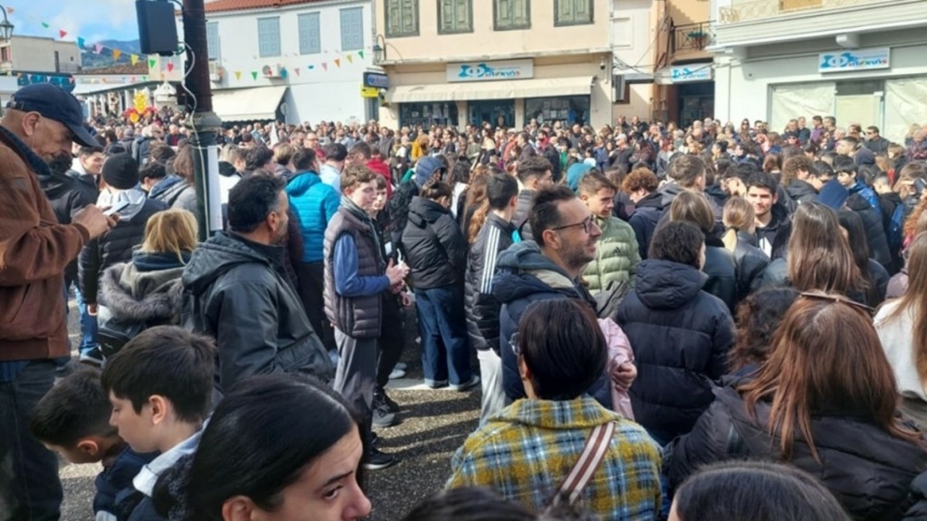 Σάμος: Χιλιάδες κόσμου σε δύο μαζικές συγκεντρώσεις (φωτογραφίες)