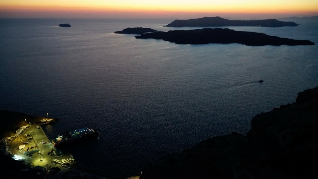 Σαντορίνη: Εξαντλούνται τα αεροπορικά εισιτήρια – Στα 200 ευρώ το εισιτήριο χωρίς επιστροφή