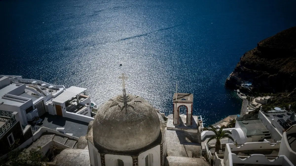 Σαντορίνη: Ερημώνει το νησί μετά τις αλλεπάλληλες σεισμικές δονήσεις – Περισσότεροι από 11.000 άνθρωποι έφυγαν