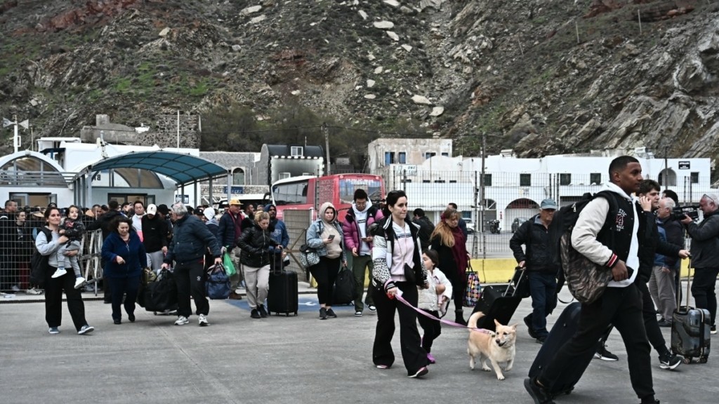 Μπαράζ σεισμών στη Σαντορίνη – “Υπαρκτό το σενάριο για δόνηση πάνω από 6 Ρίχτερ” λέει ο Λέκκας