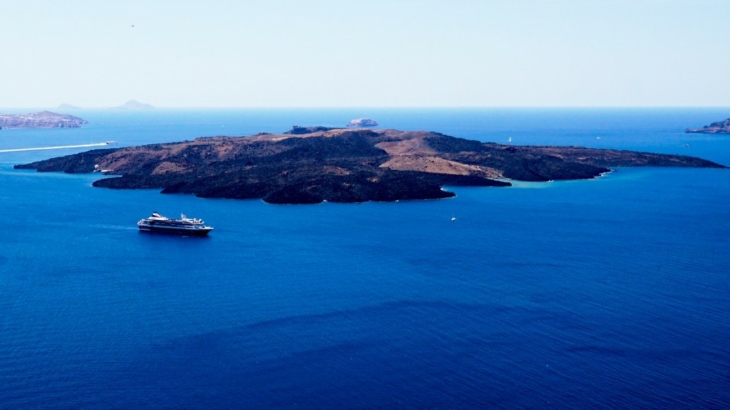 Σεισμοί στη Σαντορίνη: “Το σπάνιο φαινόμενο ίσως κρατήσει αρκετούς μήνες” – Φεύγουν άρον άρον οι πολίτες από το νησί
