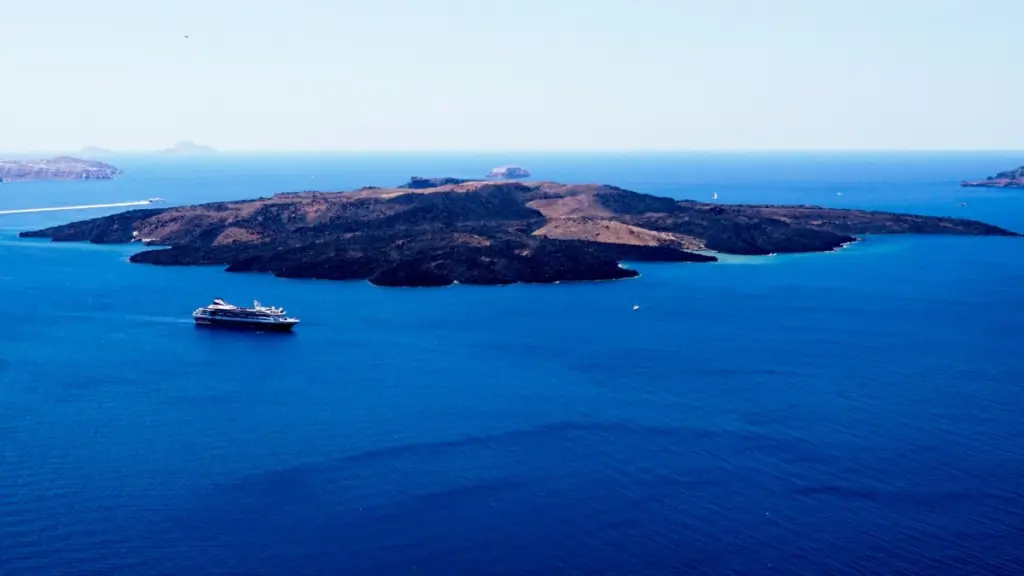 Σεισμοί στη Σαντορίνη: “Το σπάνιο φαινόμενο ίσως κρατήσει αρκετούς μήνες” – Φεύγουν άρον άρον οι πολίτες από το νησί