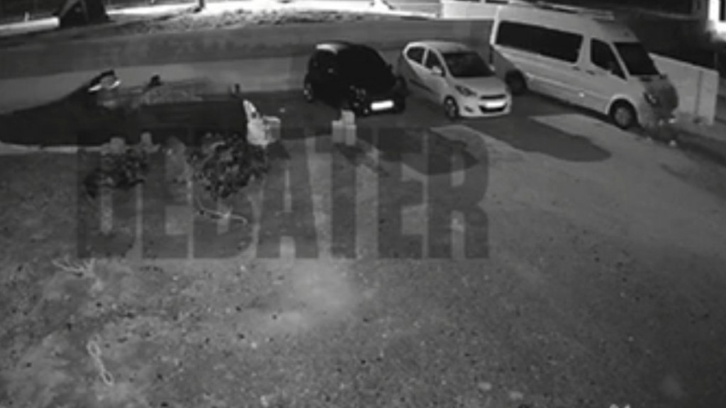Καρέ καρέ η απόπειρα διάρρηξης λεωφορείου στη Σαντορίνη (ΒΙΝΤΕΟ)