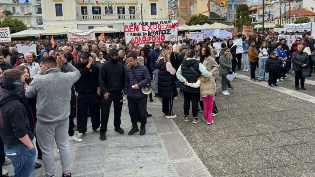 Σπάρτη: Πρωτοφανής λαοθάλασσα για την τραγωδία στα Τέμπη (φωτογραφίες+βίντεο)