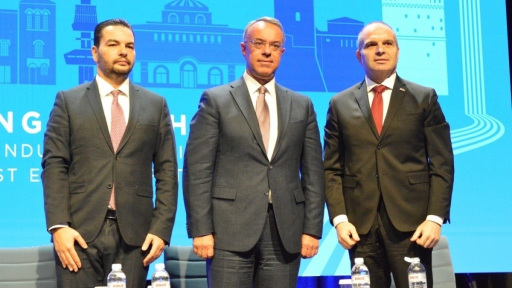 Σταϊκούρας: “H ανάπτυξη διασυνοριακών οδικών και σιδηροδρομικών αξόνων ενισχύει την οικονομική συνεργασία”