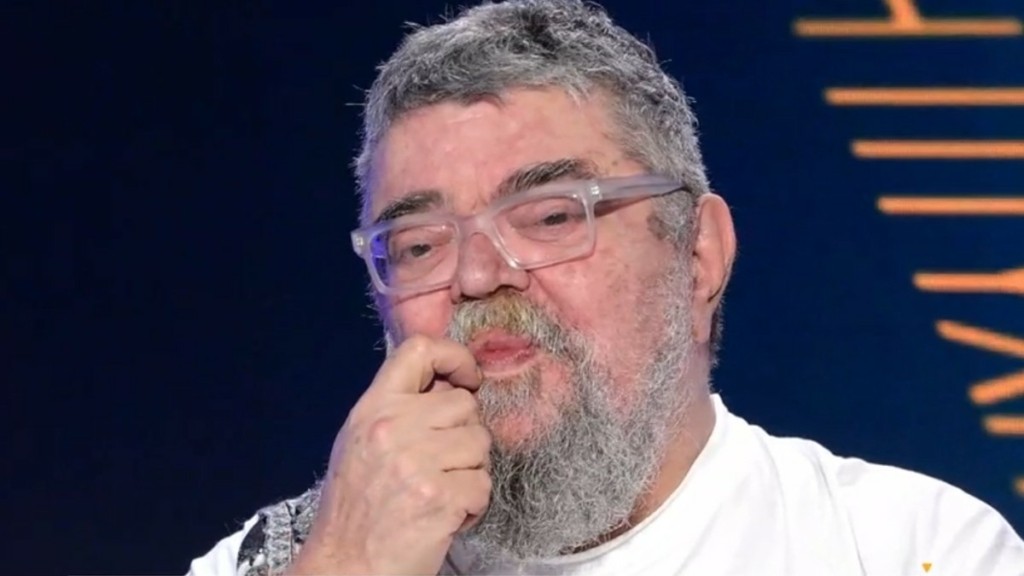 Σταμάτης Κραουνάκης: “Δεν ήθελα να ξεφτιλιστώ, αλλά δεν είχα λεφτά για την κηδεία του πατέρα μου”