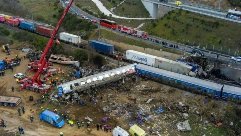 Τέμπη: Εισαγγελική έρευνα για αναρτήσεις που προτρέπουν σε βιαιοπραγίες στις συγκεντρώσεις