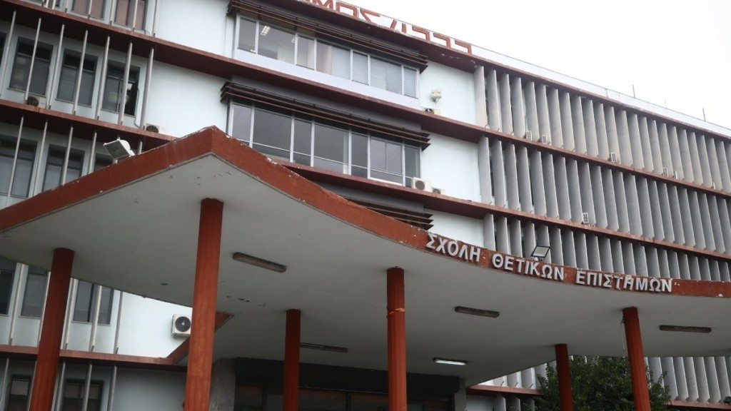 Τέμπη: Αναστολή λειτουργίας και μεσίστιες οι σημαίες στο ΑΠΘ την Παρασκευή