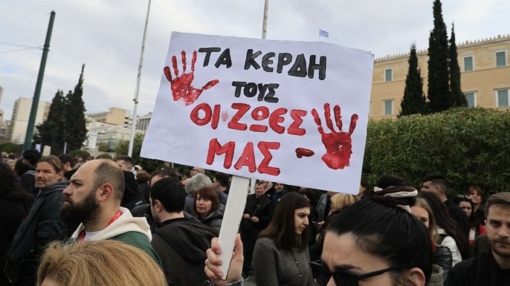 Τέμπη-Σύνταγμα: Στο ιατρείο της Βουλής δύο γυναίκες με αδιαθεσία