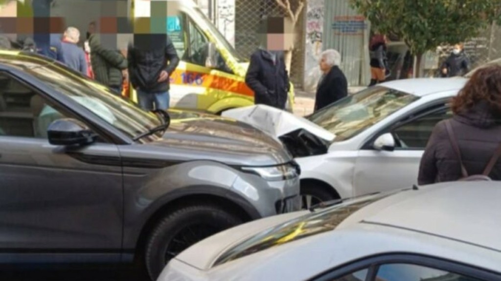 Θεσσαλονίκη: Σοβαρό τροχαίο στο κέντρο της πόλης με μετωπική σύγκρουση ΙΧ (pic+vid)