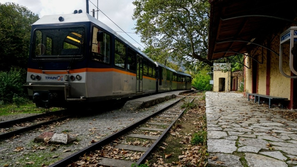 Καλάβρυτα: Ακινητοποιήθηκε τρένο με παιδιά από σχολείο της Καλαμάτας σε γέφυρα