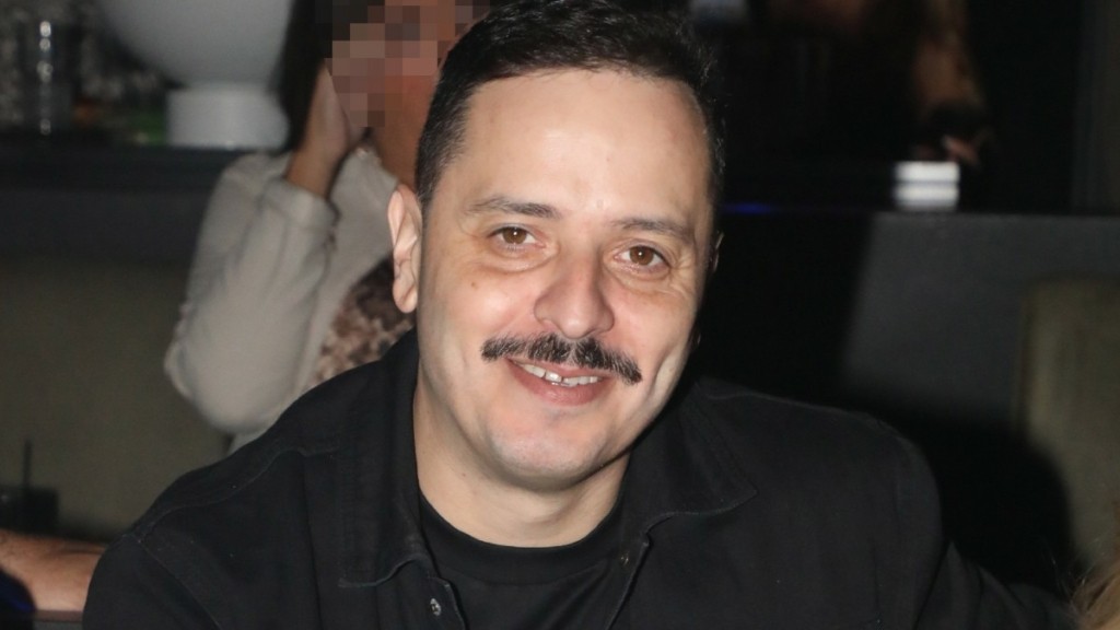 Αλέξανδρος Τσουβέλας: Αυτή είναι η σύντροφός του – Η σπάνια βραδινή έξοδος του ζευγαριού