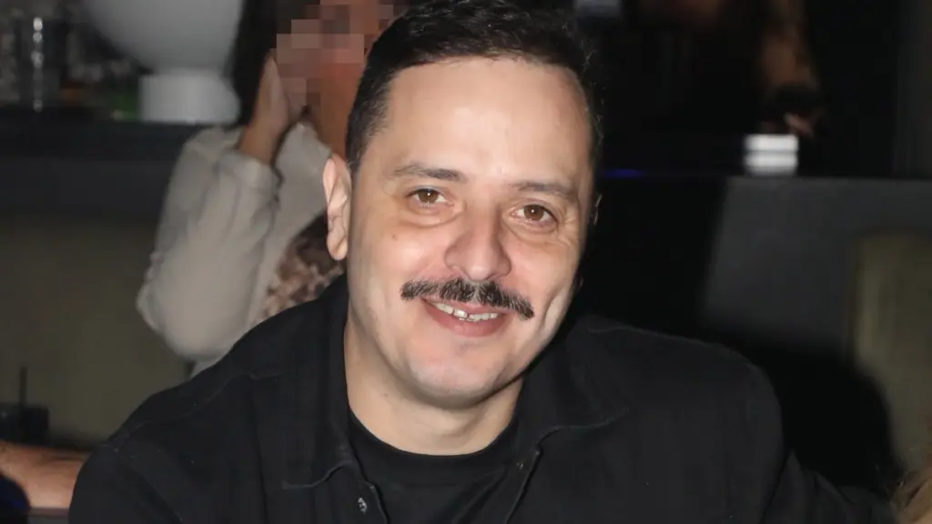 Αλέξανδρος Τσουβέλας: Αυτή είναι η σύντροφός του – Η σπάνια βραδινή έξοδος του ζευγαριού