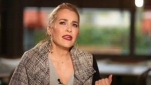 Τζένη Μπότση: Ποζάρει χωρίς ίχνος μακιγιάζ στις καλοκαιρινές διακοπές της στα 54 της – Φωτογραφία