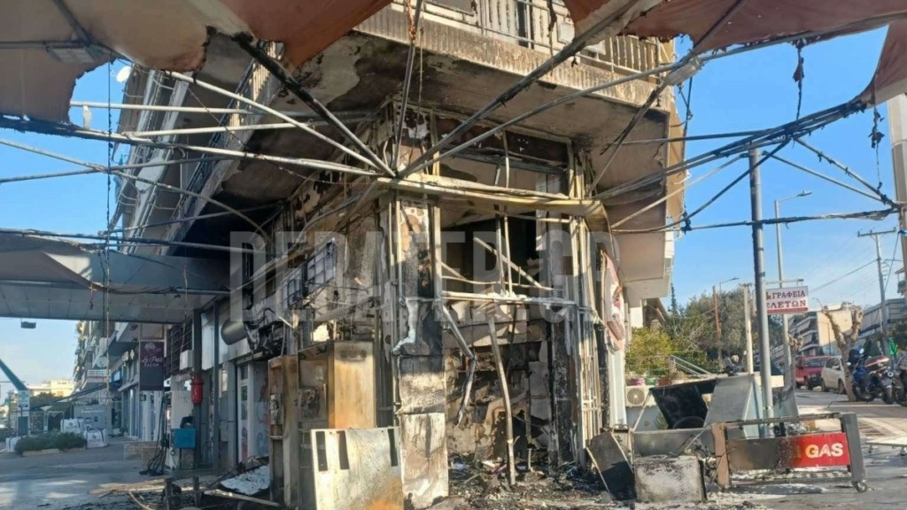 Αργυρούπολη: Φωτιά σε βενζινάδικο – Άγνωστοι το έκαψαν ολοσχερώς (φωτογραφίες)