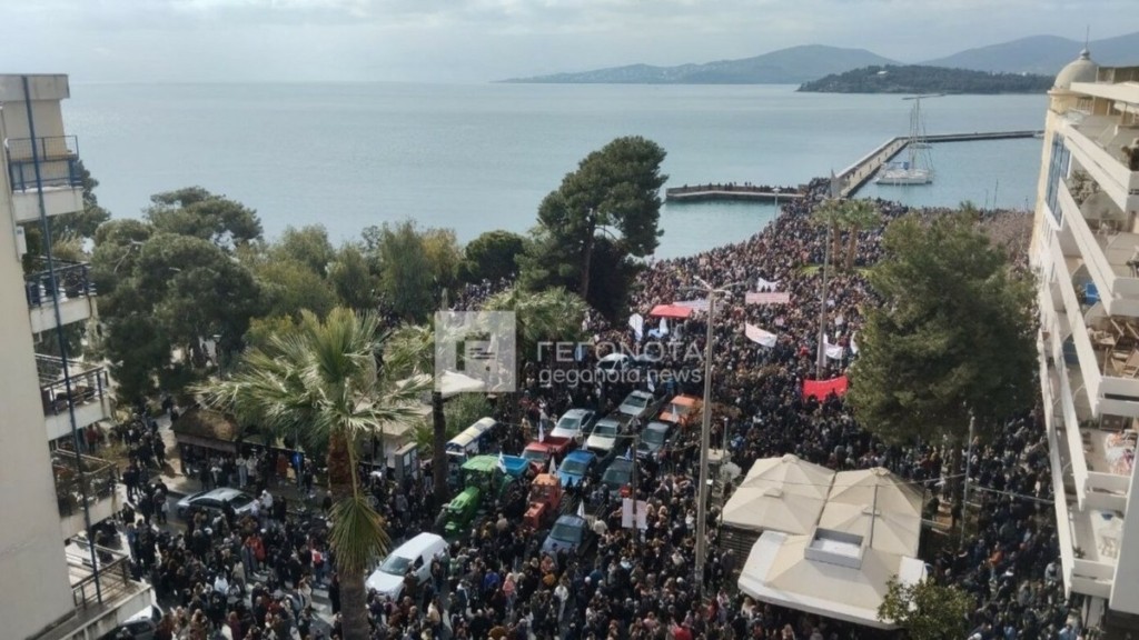 Βόλος: 40.000 κόσμου στο κέντρο της πόλης για τη συγκέντρωση των Τεμπών (φωτογραφίες)