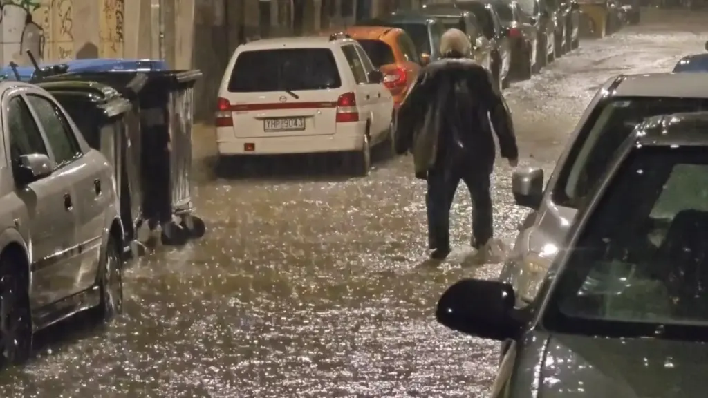 Καιρός αύριο: Βροχές και καταιγίδες σε πολλές περιοχές της χώρας – Πού θα είναι πιο έντονα τα φαινόμενα & πού θα χιονίσει