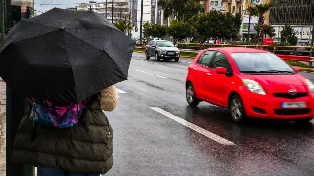 Καιρός αύριο: Βροχές και μικρή άνοδος της θερμοκρασίας