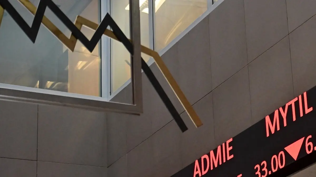 Χρηματιστήριο: Ισχυρό sell-off στις τράπεζες – Απώλειες 4,38% για τον κλαδικό δείκτη