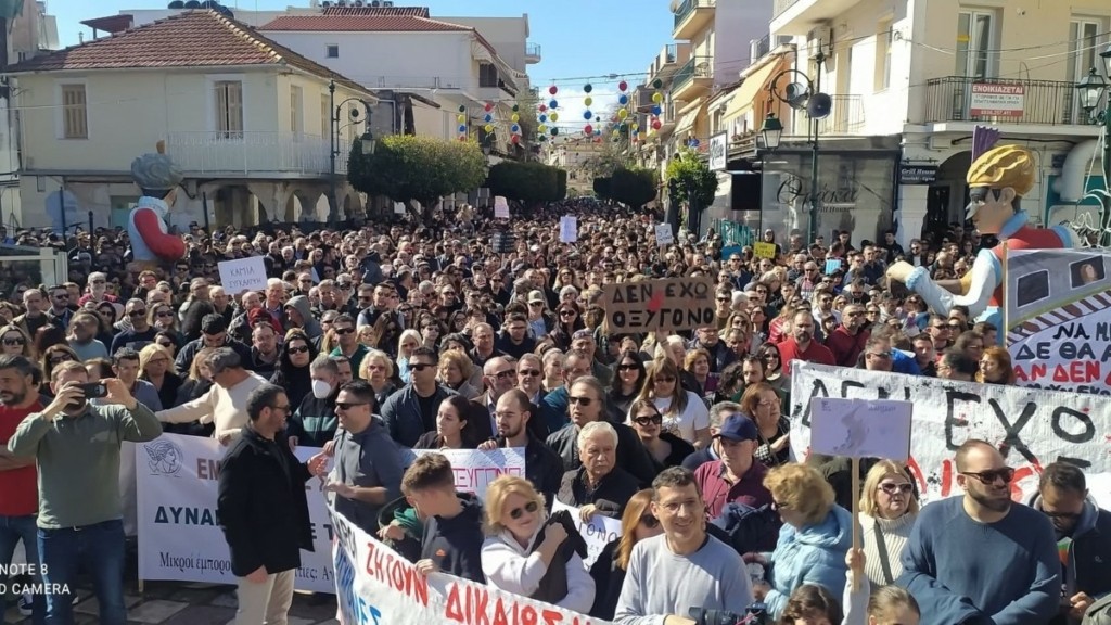 Ζάκυνθος: Πλημμύρισαν οι κεντρικοί δρόμοι από διαδηλωτές για τα Τέμπη (φωτογραφίες)