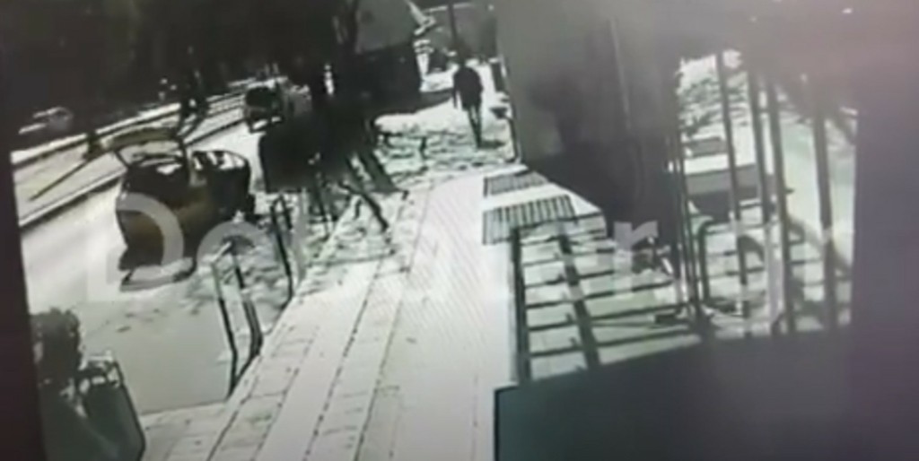 Βίντεο ντοκουμέντο με τον οδηγό ταξί που έκλεβε τα PIN από κάρτες πελατών – Πώς τους εξαπατούσε
