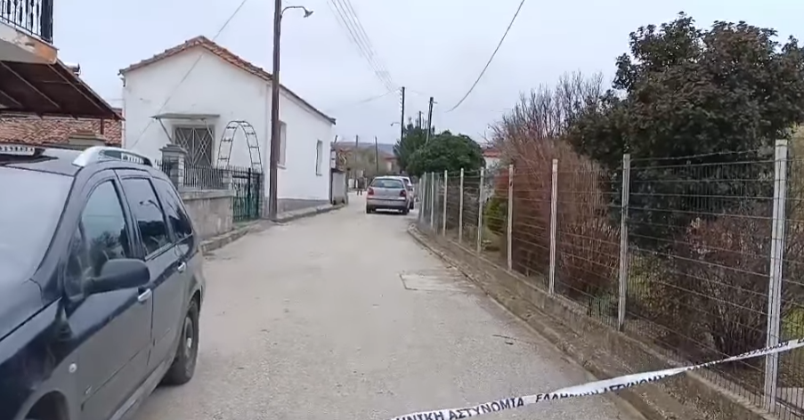 Σέρρες: Νεκροθάφτης ο 59χρονος γυναικοκτόνος – “Είχε να βγει από το σπίτι 5 χρόνια, στη φυλακή ο γιος του”