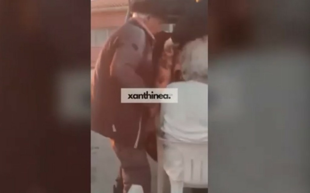 Ξάνθη: Μετέφεραν 77χρονη ασθενή με πλαστική καρέκλα – “Υπήρχε μόνο ένα ασθενοφόρο” απαντά το ΕΚΑΒ
