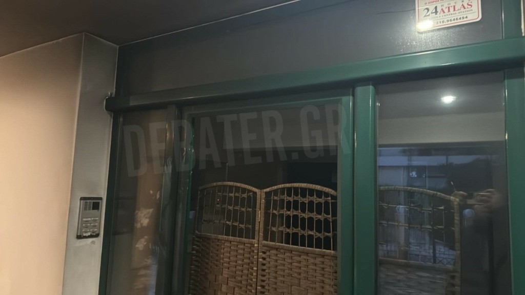 Βάρκιζα: Επίθεση με γκαζάκια σε πολυκατοικία όπου έχει διαμέρισμα γνωστή πολιτικός – Δείτε εικόνες