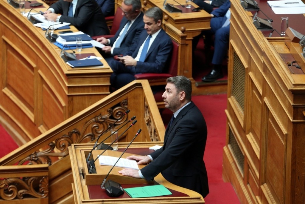 Ανδρουλάκης σε Μητσοτάκη: “Καταθέτουμε πρόταση δυσπιστίας – Είστε και ένοχοι και άχρηστοι”