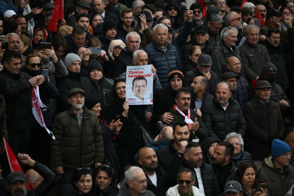 Το μήνυμα του Ιμάμογλου στον Ερντογάν που ακούστηκε στο μετρό της Κωνσταντινούπολης – “Σε προκαλώ” (Βίντεο)