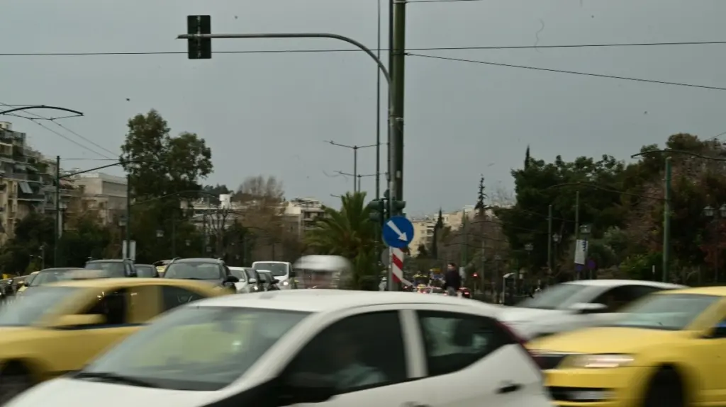 Κίνηση: Μποτιλιάρισμα στην Κηφισίας λόγω έργων στο ύψος Αμαρουσίου – Καθυστερήσεις και στην Αττική οδό