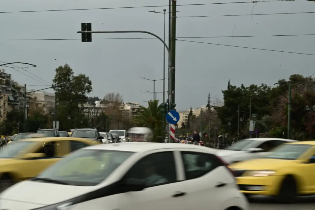 Κίνηση τώρα: “Πάρκινγκ” Κηφισός και Κηφισίας – Ταλαιπωρία και στην Αττική Οδό