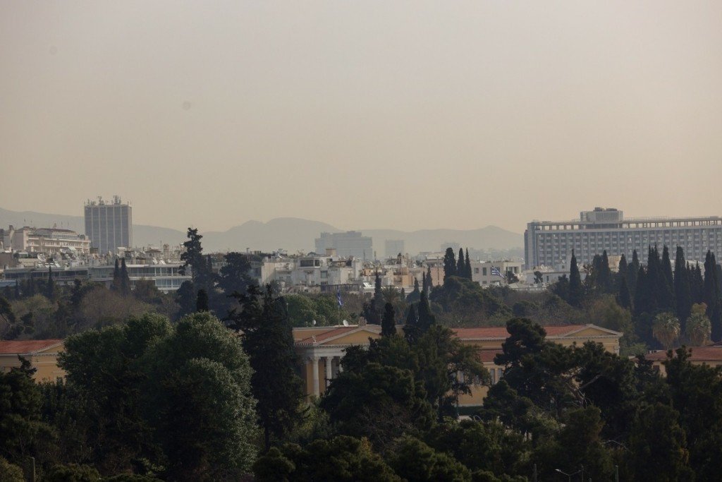 Καιρός σήμερα: Τοπικές βροχές και αφρικανική σκόνη – Πού θα φτάσει η θερμοκρασία