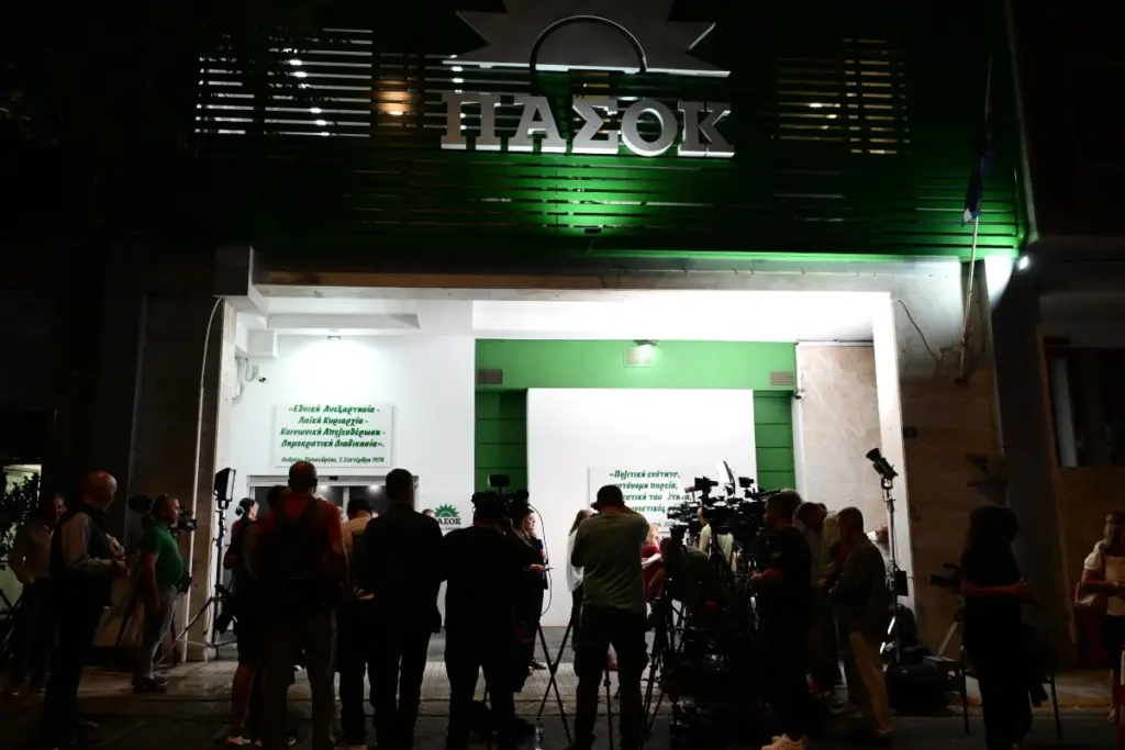 ΠΑΣΟΚ: Δύο νέες αποχωρήσεις μετά τον Ξυνίδη – Για ποια στελέχη πρόκειται