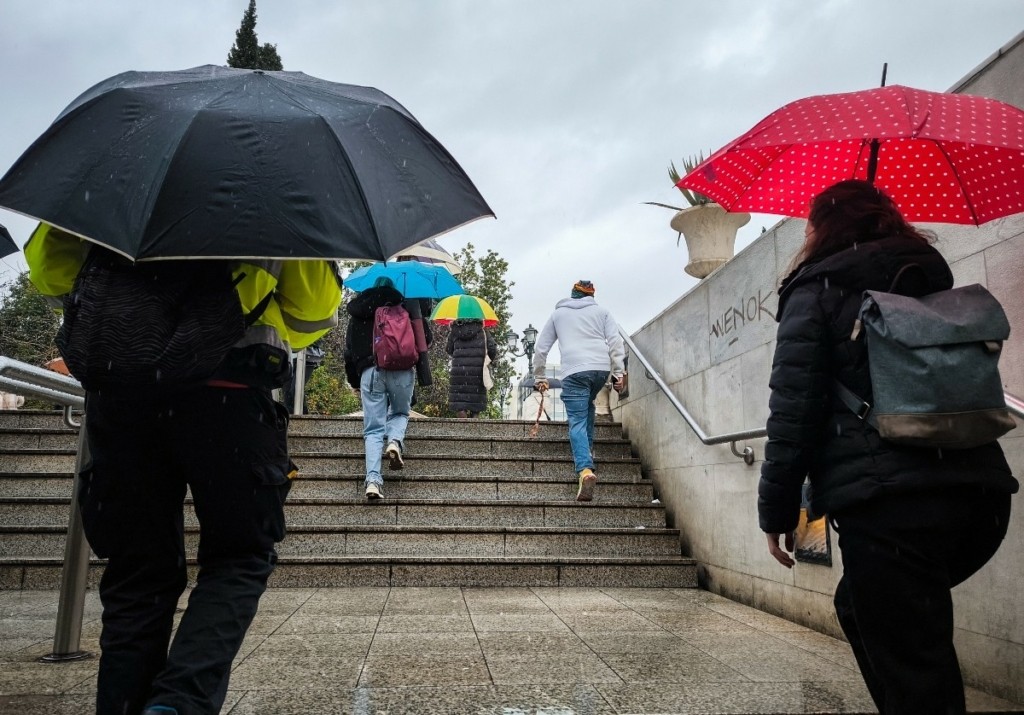 Και πάλι χειμώνας: Διήμερο με τσουχτερό κρύο, βροχές και χιόνια – Πώς θα κινηθεί η κακοκαιρία (Χάρτες)
