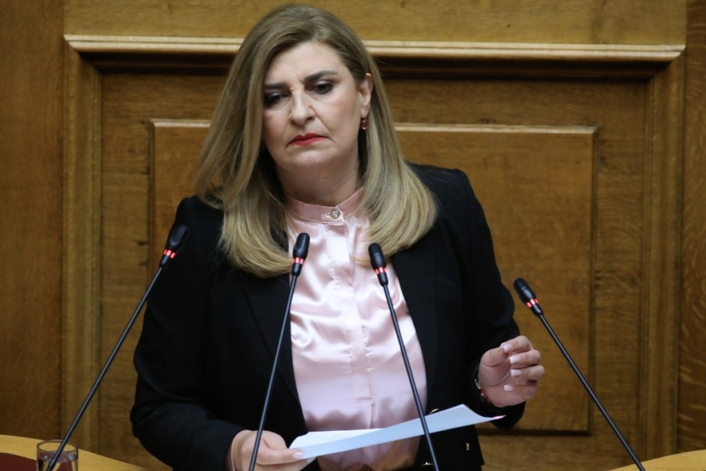 Διαψεύδει το ΠΑΣΟΚ το “κόψιμο” της Λιακούλη από την Προανακριτική για τα Τέμπη – Τι αναφέρει