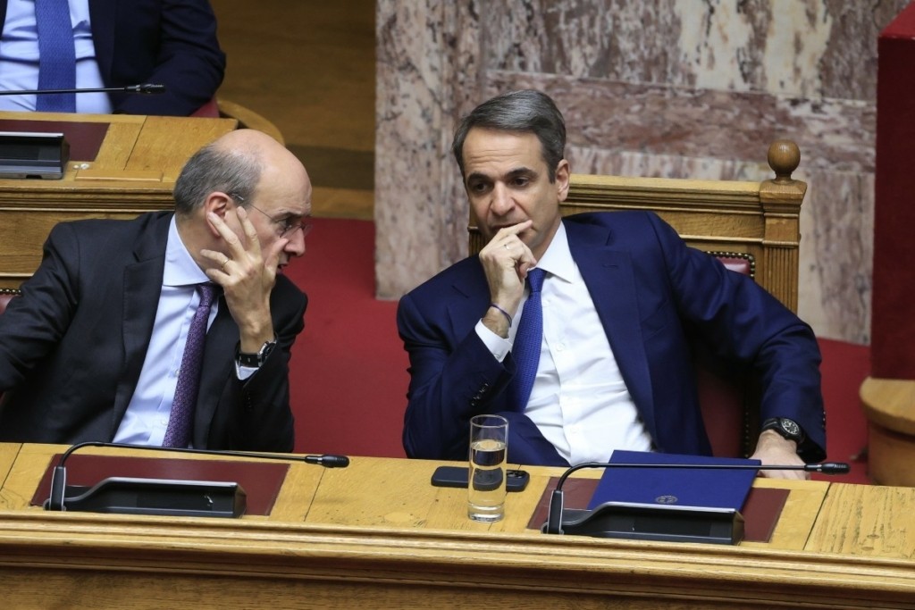 Μια “ανάσα” πριν από τον ανασχηματισμό: Οι αλλαγές που έχουν “κλειδώσει” και οι τελευταίες πινελιές