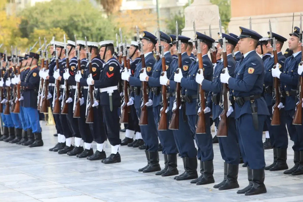 Ένοπλες Δυνάμεις: Από 13% έως 20% και σε τρεις φάσεις οι αυξήσεις στους ενστόλους – Πότε θα δοθούν