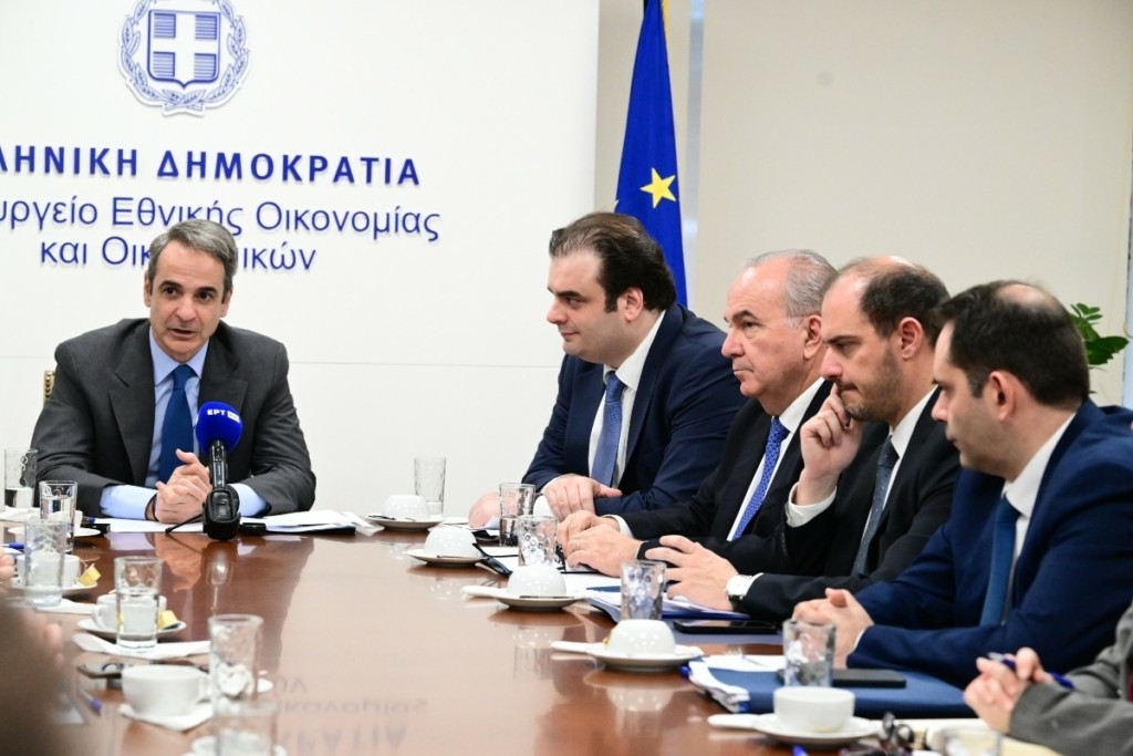 Νέες μειώσεις φόρων προανήγγειλε ο Μητσοτάκης – Σύσκεψη με Πιερρακάκη στο ΥΠΟΙΚ