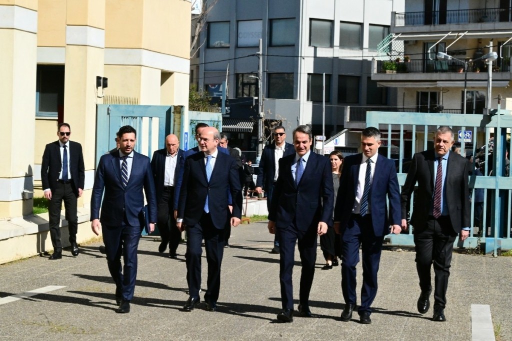 Στο υπουργείο Υποδομών ο Μητσοτάκης – Σύσκεψη με Δήμα, Κυρανάκη, Ταχιάο
