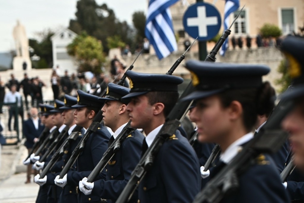 Ένοπλες Δυνάμεις: Διψήφια αύξηση μισθών σε τρεις δόσεις – Τι περιλαμβάνει το σχέδιο