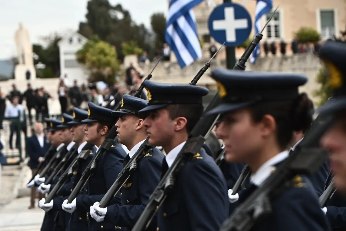 Ένοπλες Δυνάμεις: Διψήφια αύξηση μισθών σε τρεις δόσεις – Τι περιλαμβάνει το σχέδιο