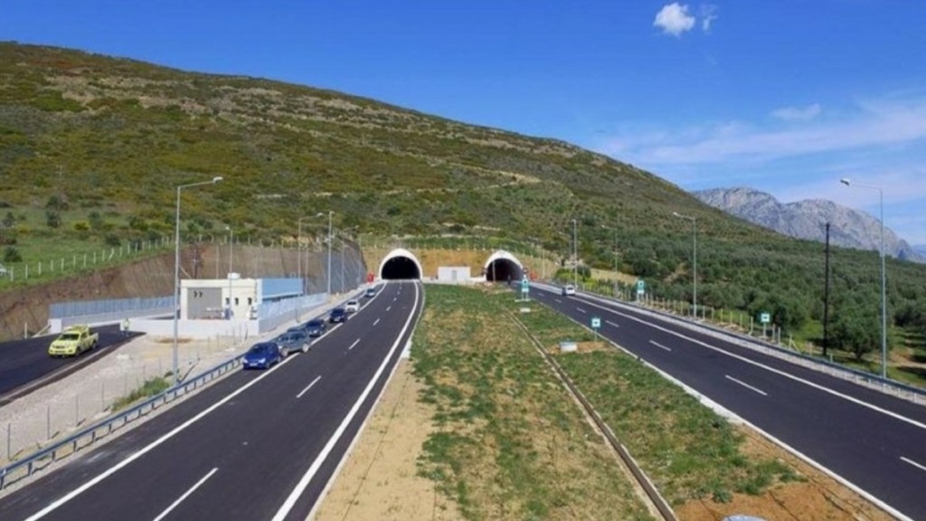 Εκτροπή φορτηγού στην Ιονία Οδό – Κυκλοφοριακές ρυθμίσεις στο σημείο